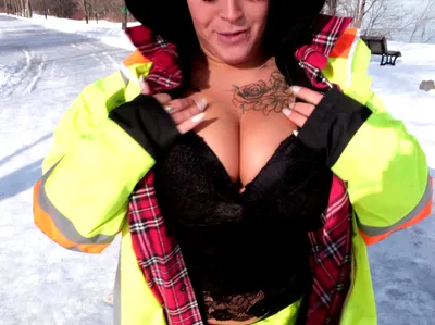 With her big natural breasts and her slutty ass, Eva, 26, warms up Quebec! - Tonpornodujour.com